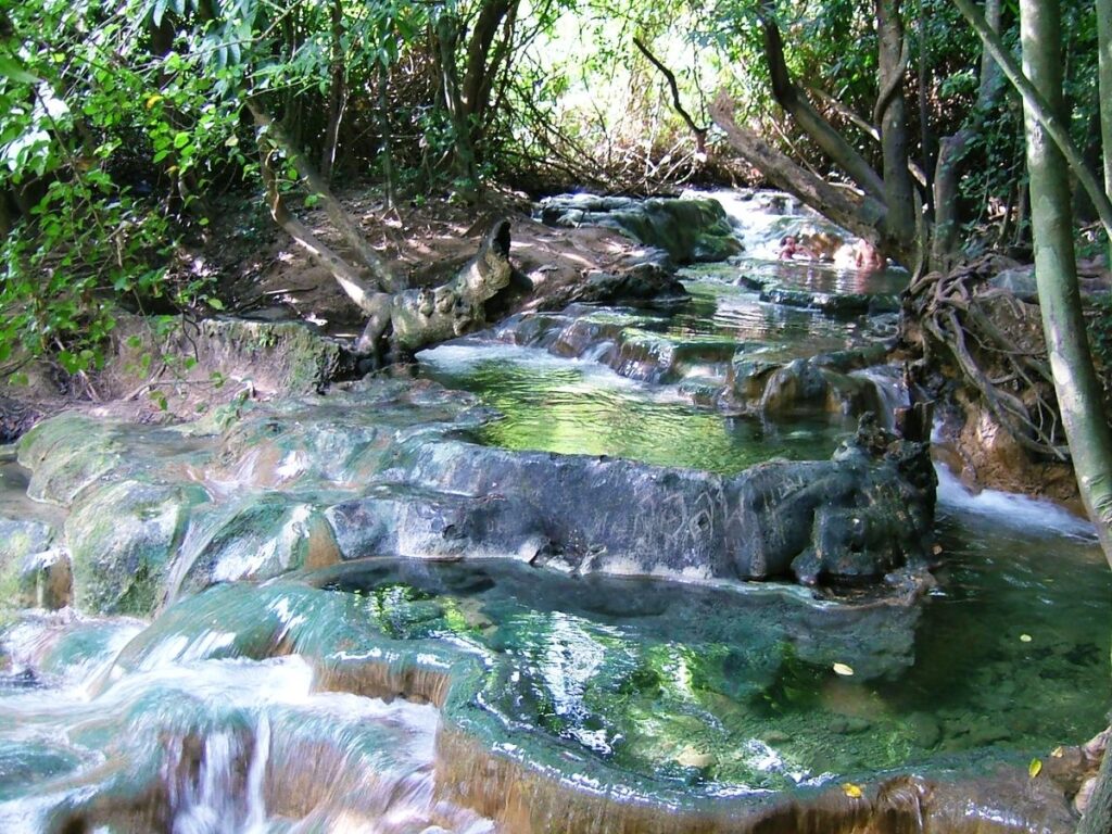 タイのウェルネスツーリズムで体験したい、美しいクロントム温泉