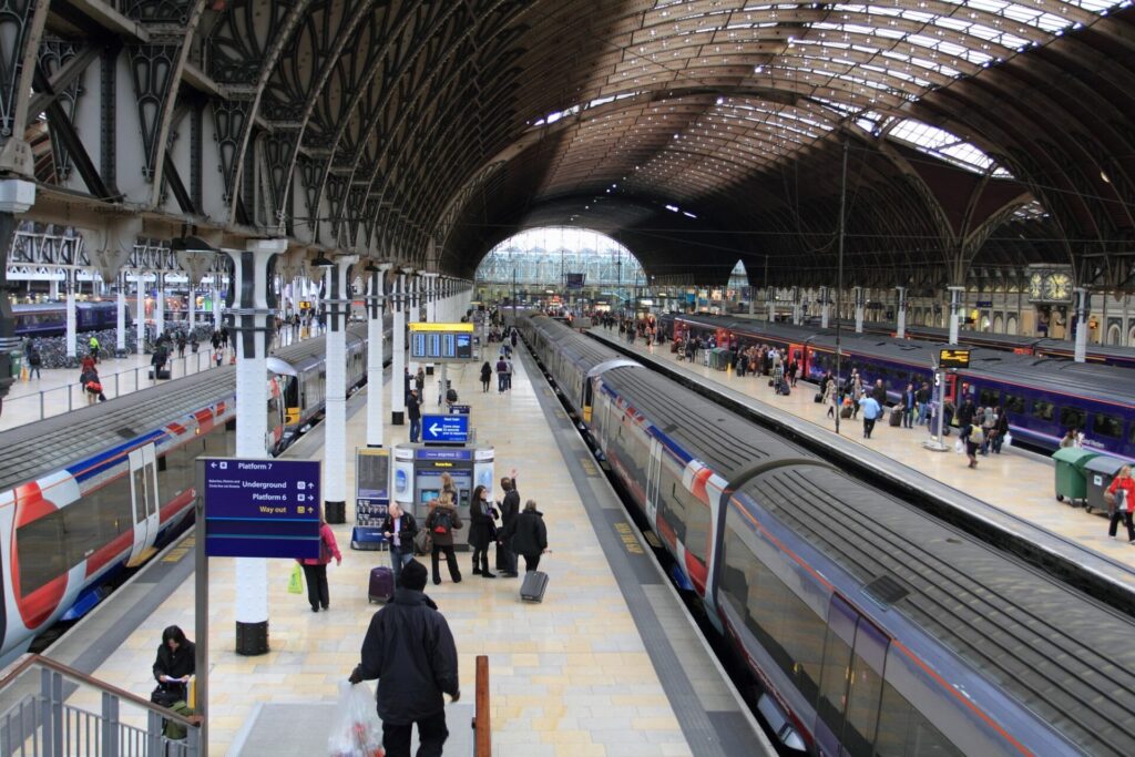 パース空港から移動手段の一つ、電車