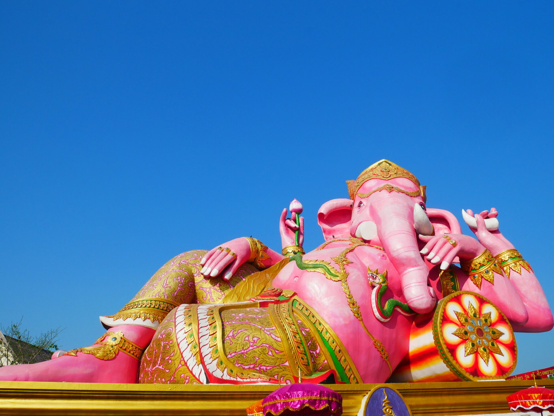 ワット･サマーン･ラッタナーラーム (ピンクガネーシャ)