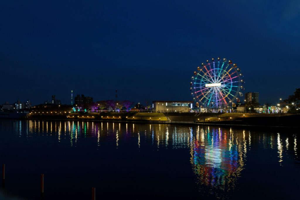 あらかわ遊園の新観覧車と東京スカイツリー　イルミネーション　夜景