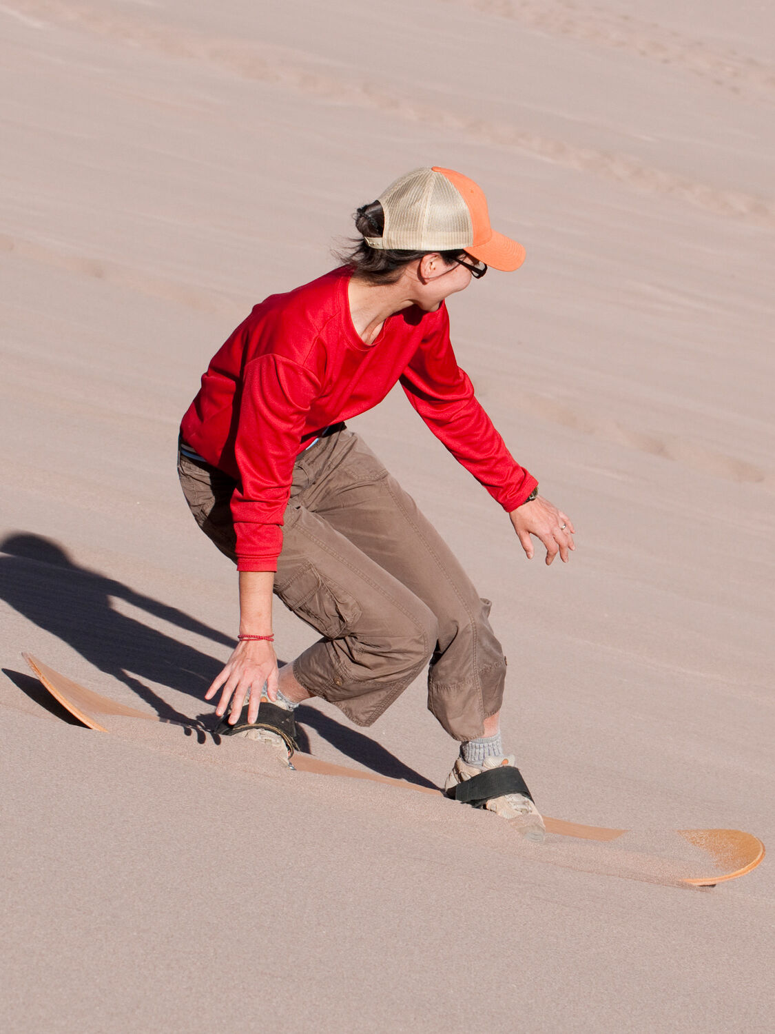 砂丘の上を爽快に滑走！ サンドボード・サンドスライダー体験