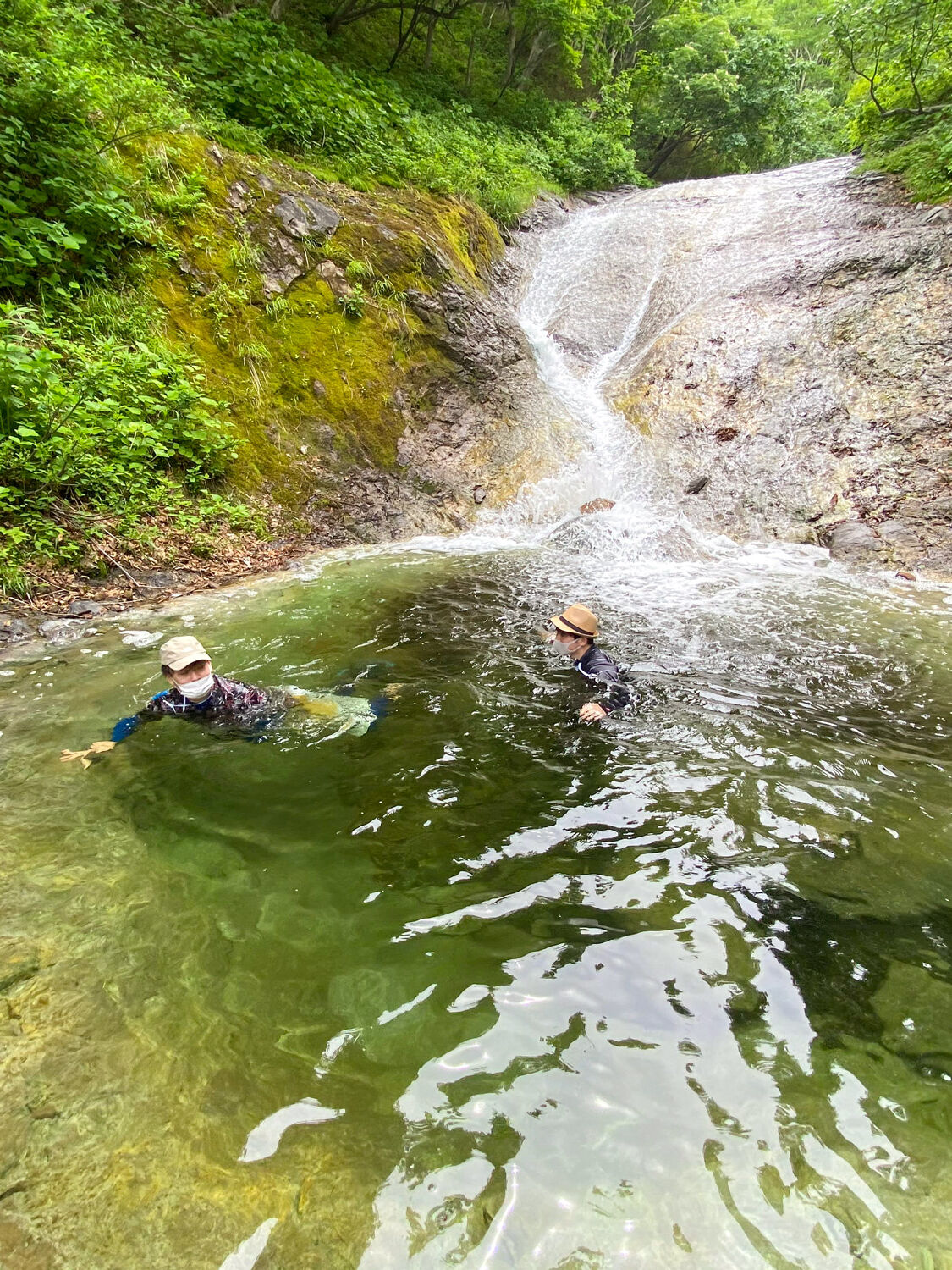 知床ウトロ 神の水 カムイワッカ湯の滝 シャワークライミング（沢登り）ツアー