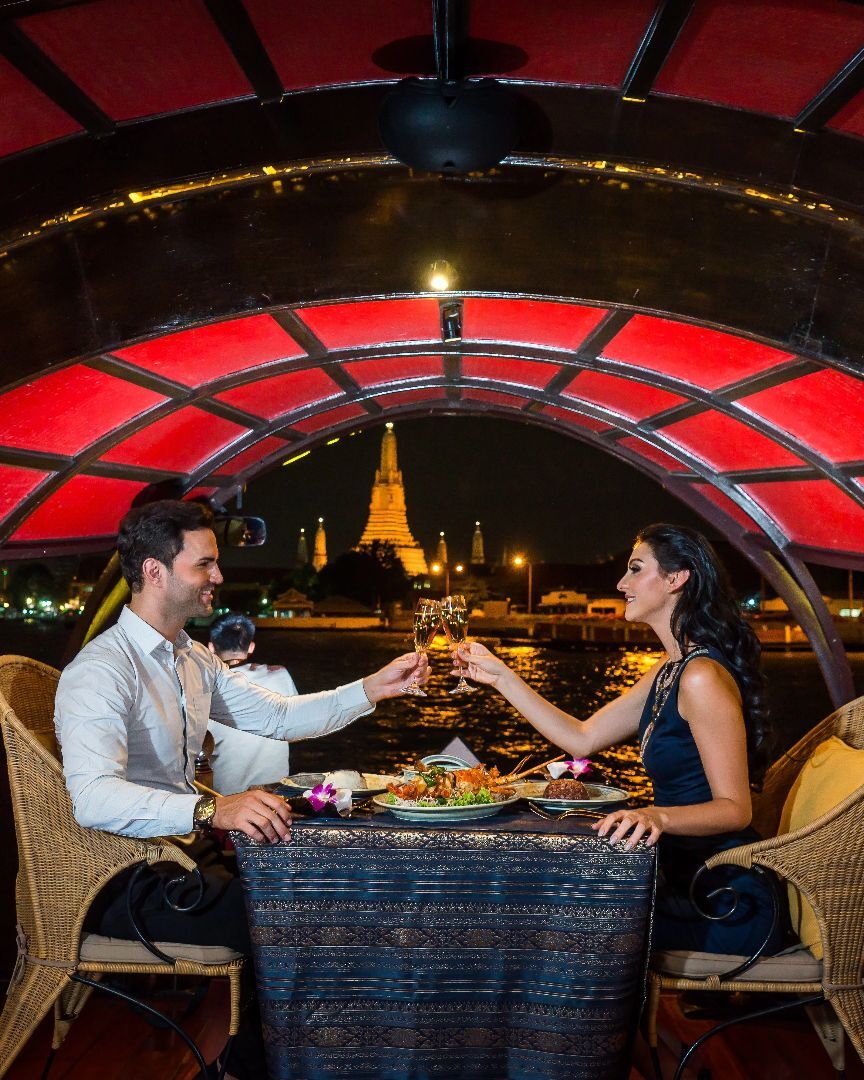 マノーラ号ディナークルーズ