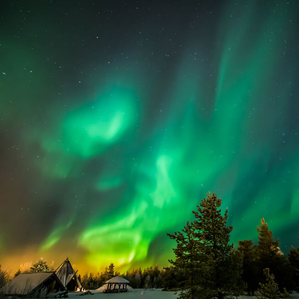湖畔のオールドコテージ訪問＆オーロラ鑑賞ツアー
