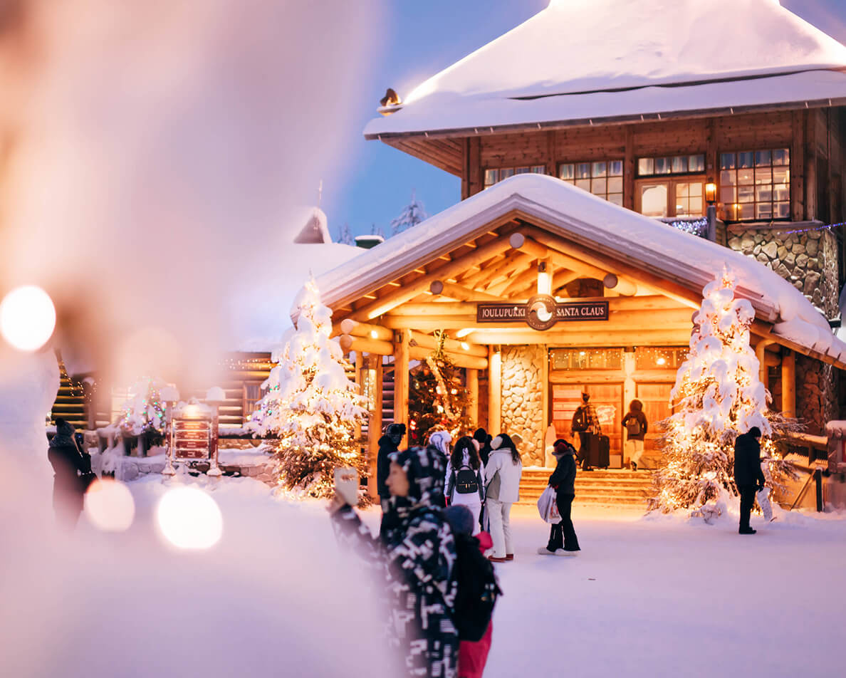 サンタクロース村と犬ぞり＆トナカイぞりツアー